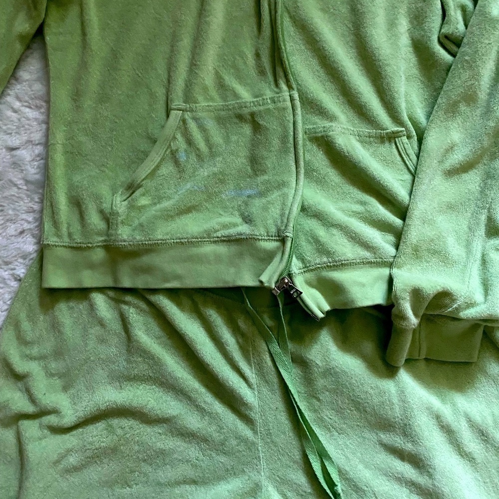 NEW York And Co Green XL Two Piece Capri Jogging Set - Picture 3 of 4